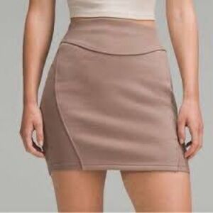 Lululemon NWT Scuba HR Mini Skirt in Brown Size M